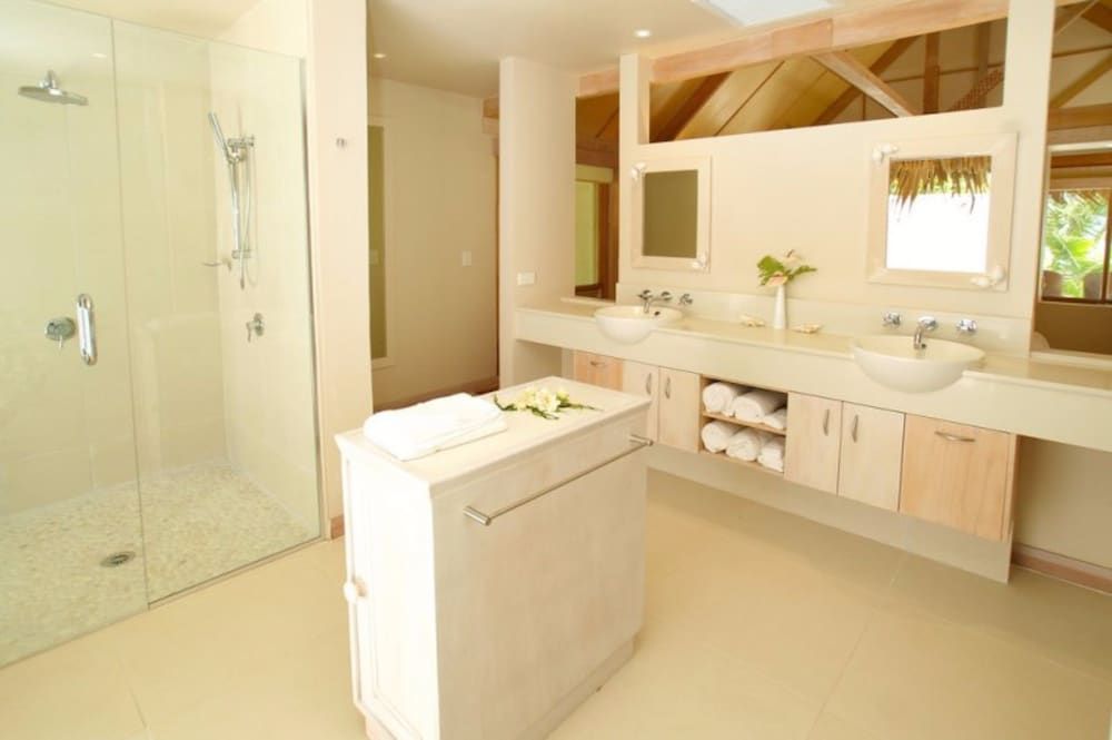 Little Polynesian Resort Beachfront Bungalow 10