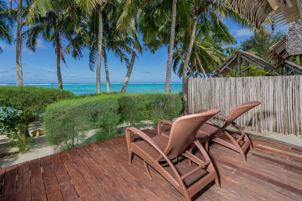 Little Polynesian Resort Beachfront Bungalow 9