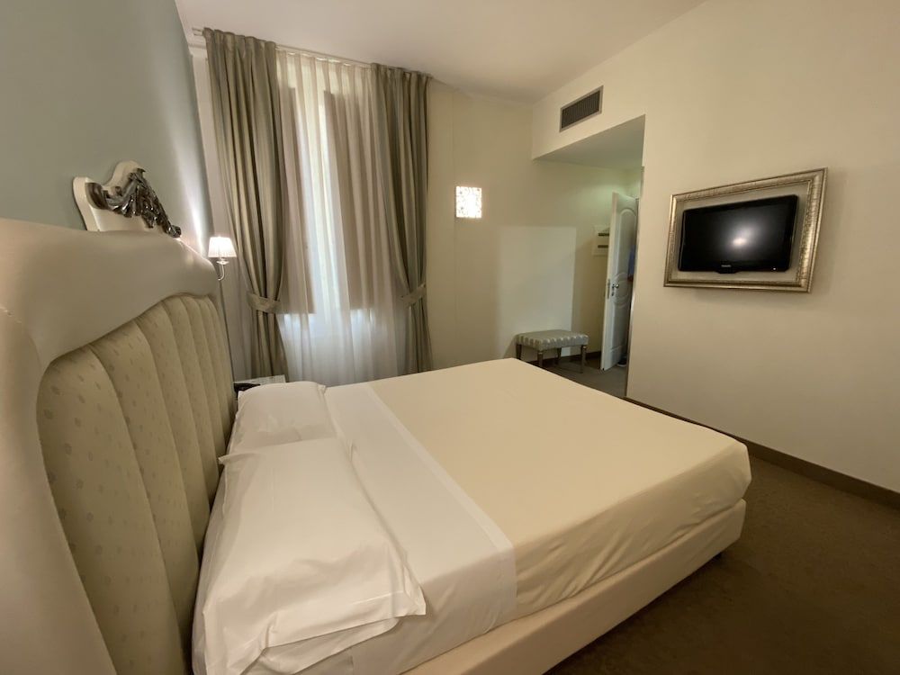 JR Hotels Oriente Bari Comfort Room 5