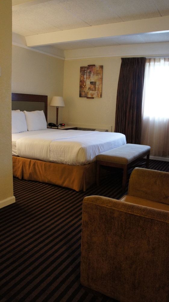 Lexington Inn & Suites NW Chicago Elgin