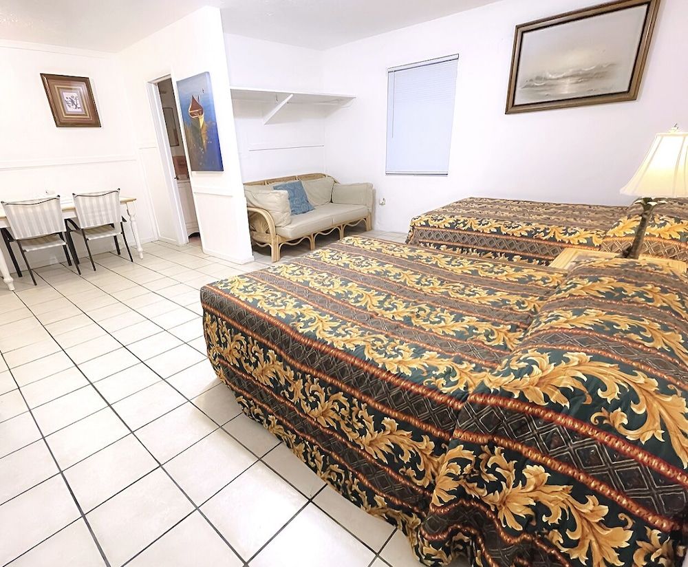 Floating Sea Cove Resort & Marina Large Bungalow 8