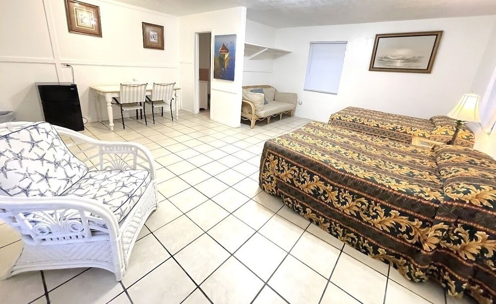 Floating Sea Cove Resort & Marina Large Bungalow 5