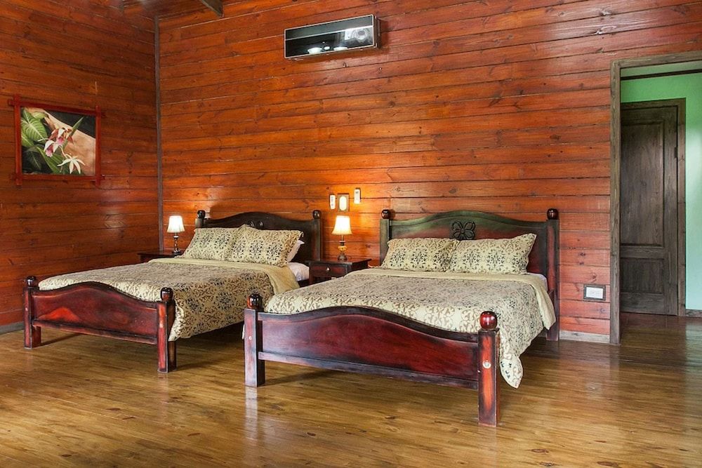 Blue River Resort & Hot Springs Deluxe Cabin, 2 Queen Beds 3