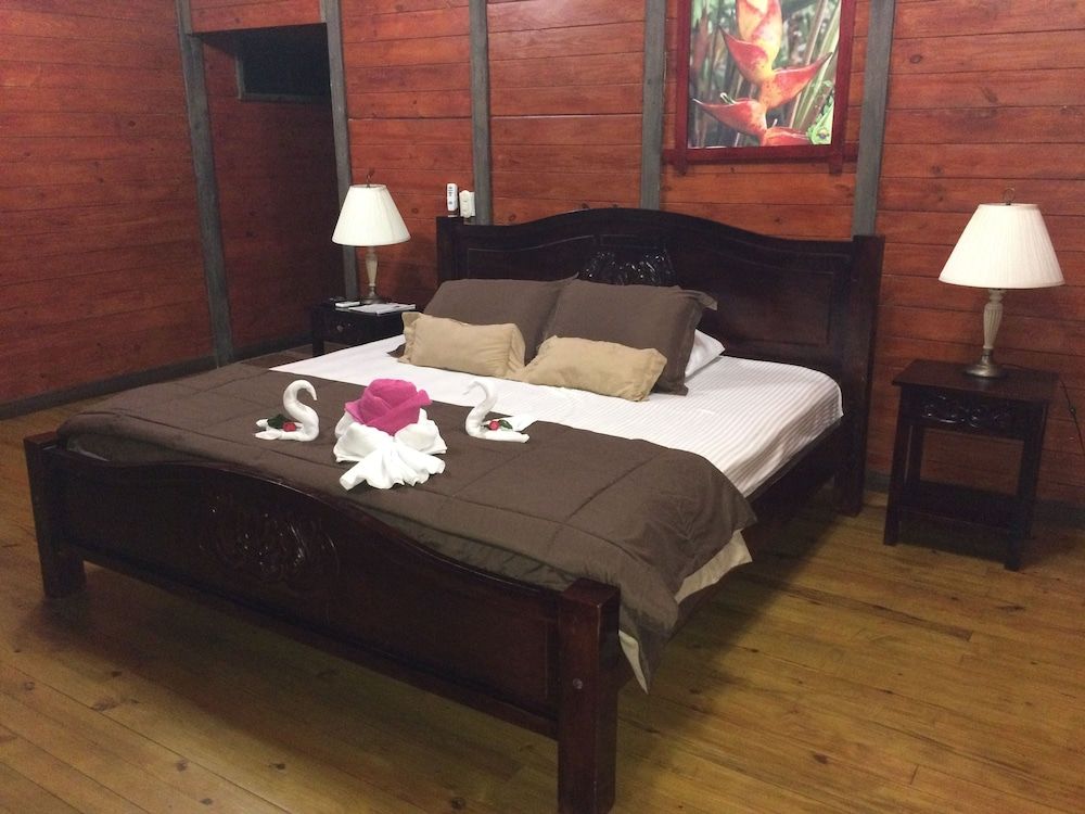 Blue River Resort & Hot Springs Deluxe Cabin, 1 King Bed 2