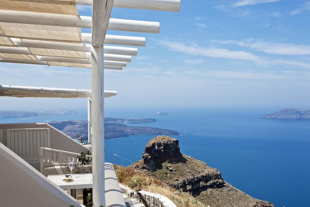 Gold Suites Junior Suite, Caldera View 5