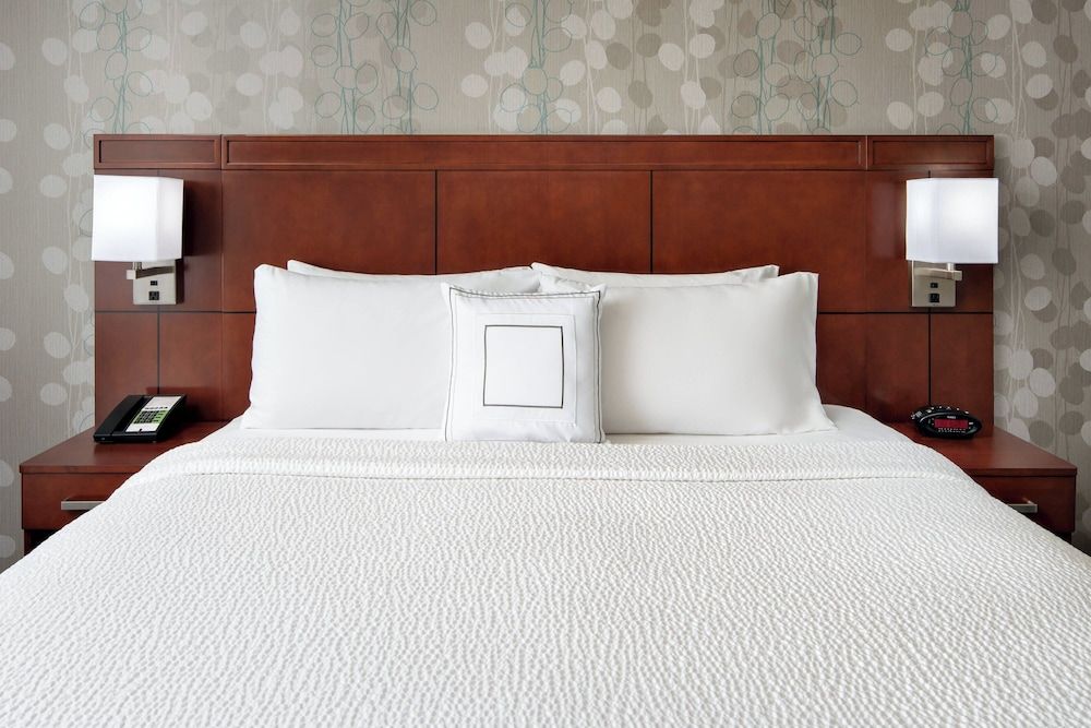 Room, 1 King Bed (Mobility/Hearing Accessible, Tub)