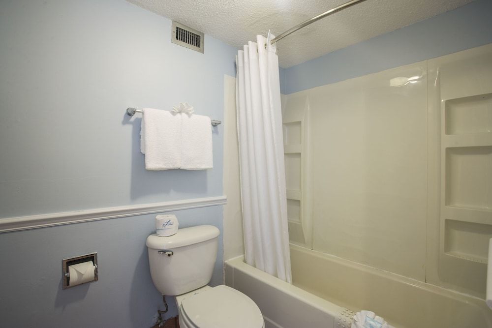 Coral Sands Inn Standard Room, 2 Queen Beds, Ocean View 3