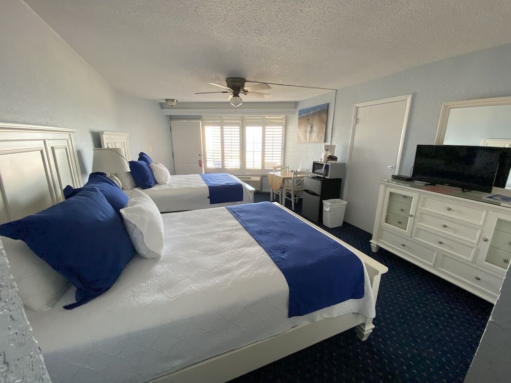Coral Sands Inn Standard Room, 2 Queen Beds, Ocean View