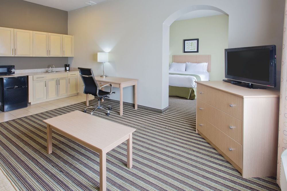 Suite, 2 Queen Beds (Additional Living Area)