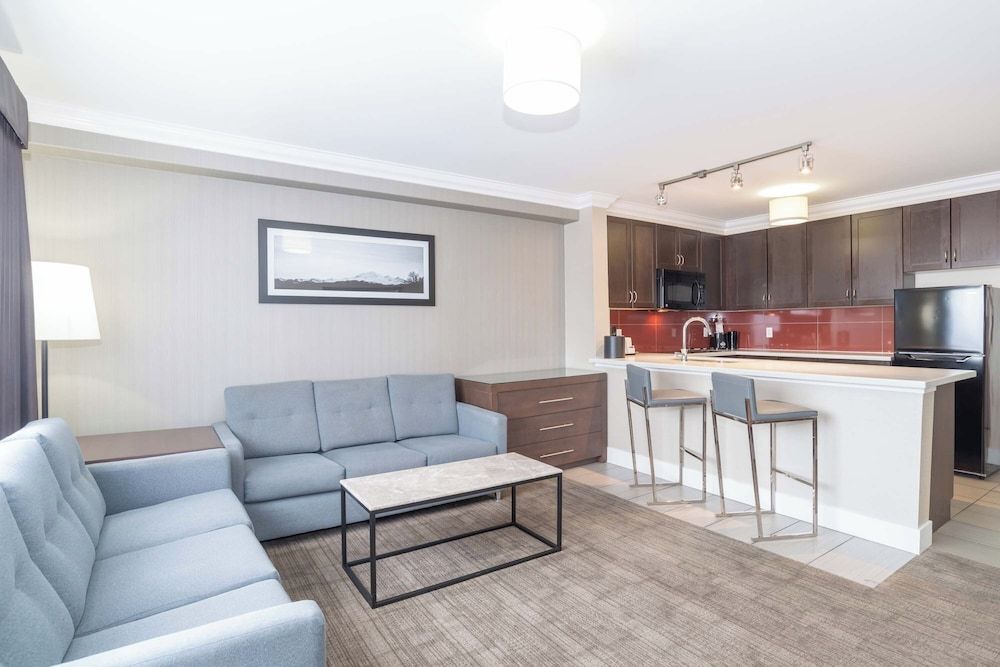 Sandman Hotel & Suites Abbotsford Premium Suite, 1 King, Kitchen, W/D, Balcony 5