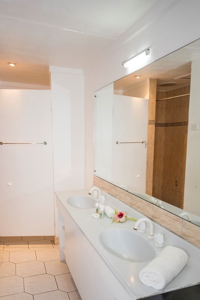 Crusoe's Retreat Deluxe Seaview Bure (children 2 years above) 3