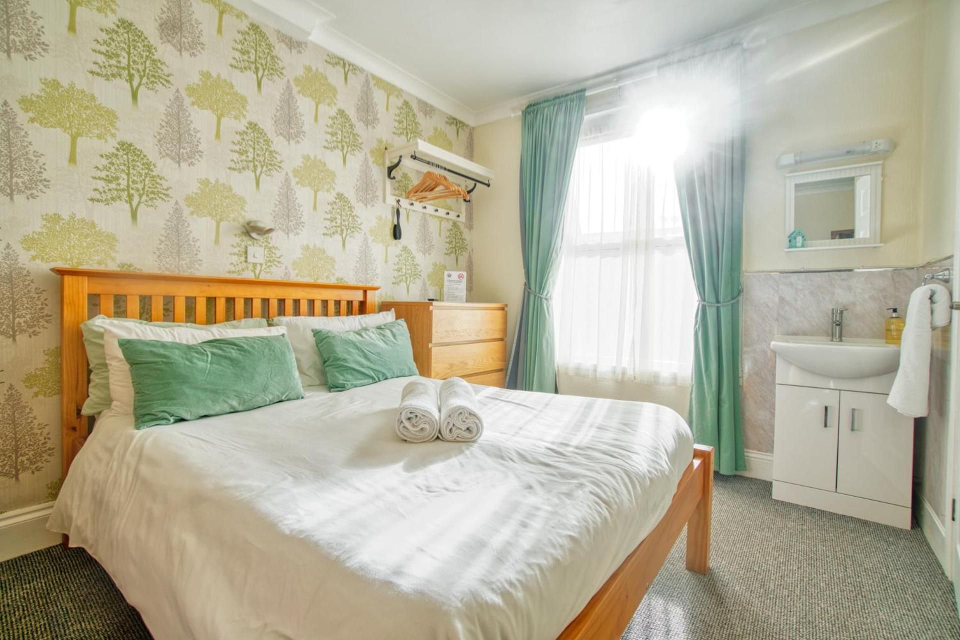 First Floor Family En-Suite