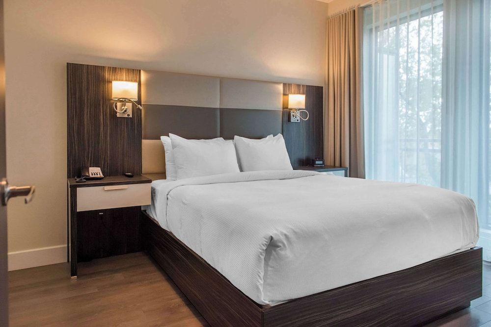 Suite, 1 Queen Bed with Sofa bed, Non Smoking (Efficiency)