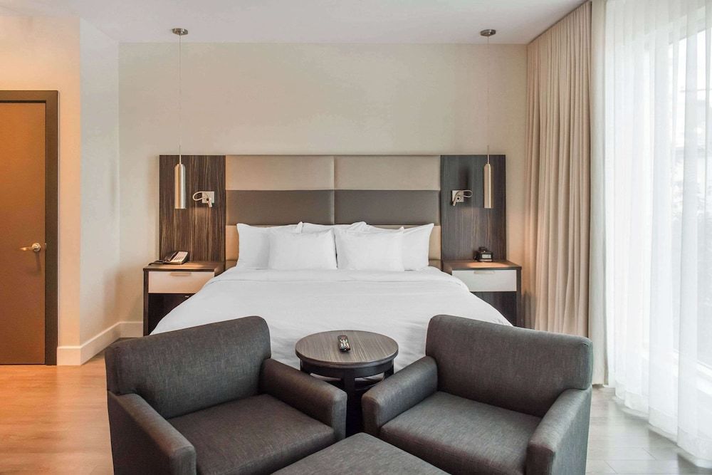 Les Suites Victoria, an Ascend Collection Hotel Room, 1 King Bed, Non Smoking (Efficiency)