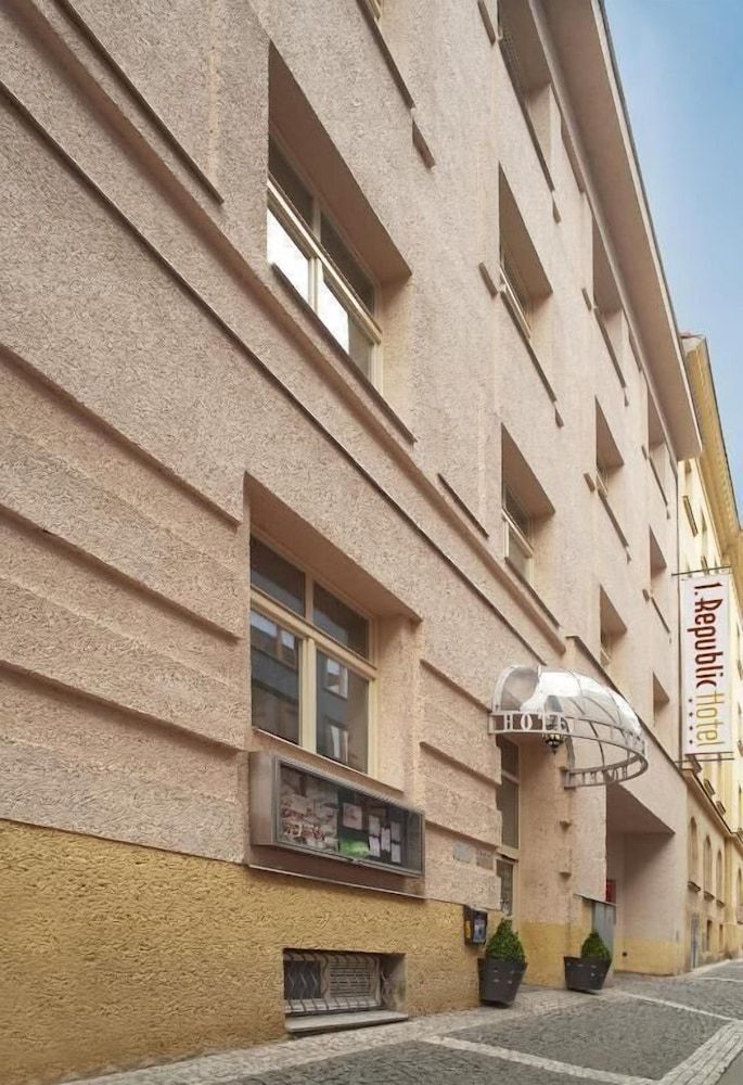 undefined 1. Republic Hotel 5