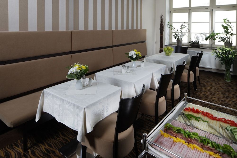 undefined 1. Republic Hotel 10