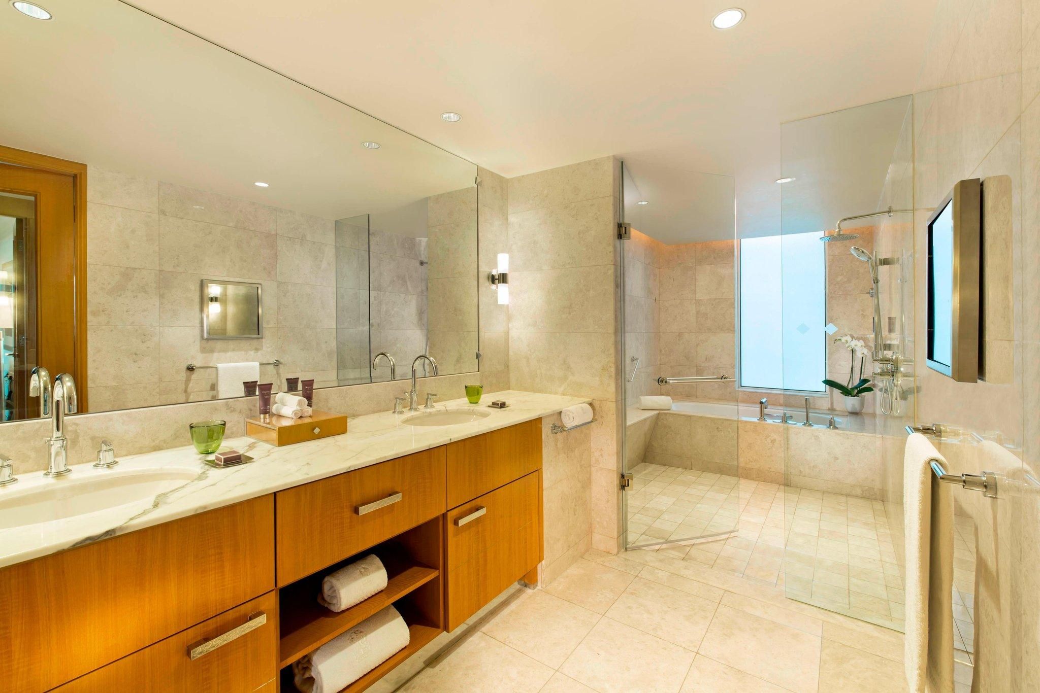 ambassador, club lounge access, suite, 1 king, balcony