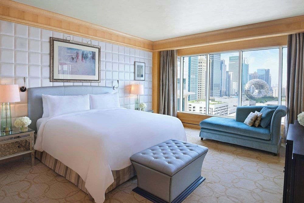 Royal Suite, 1 King Bed with Lounge Access