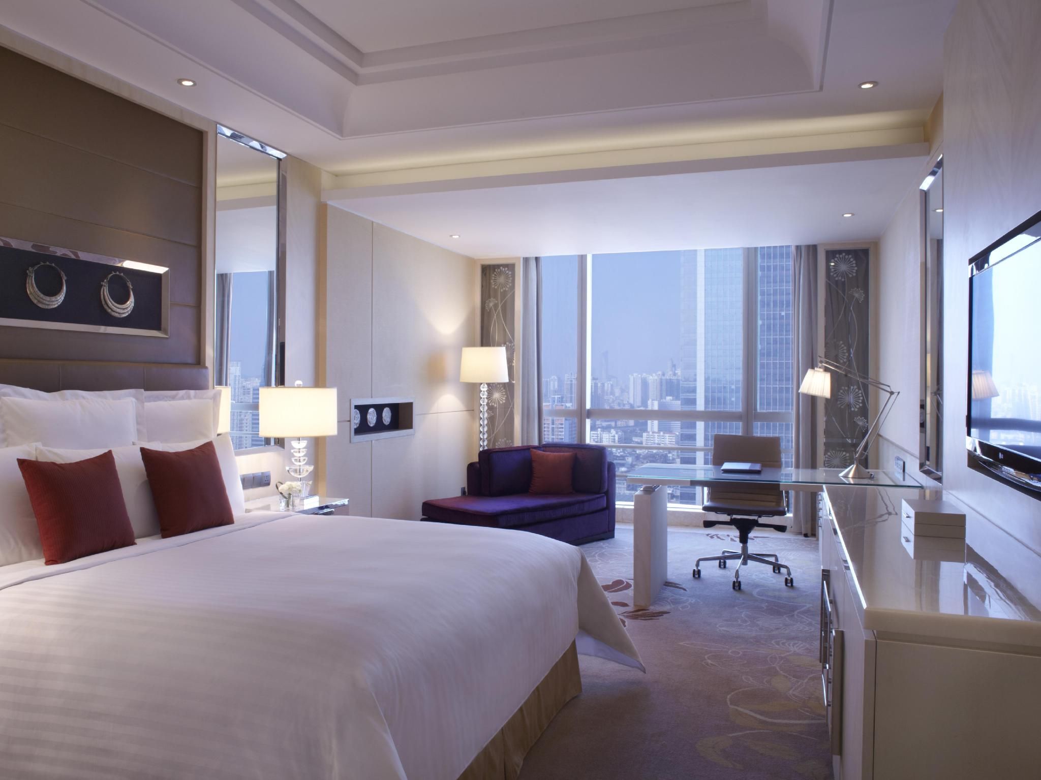 Club lounge access, Guest room, 1 King, High floor