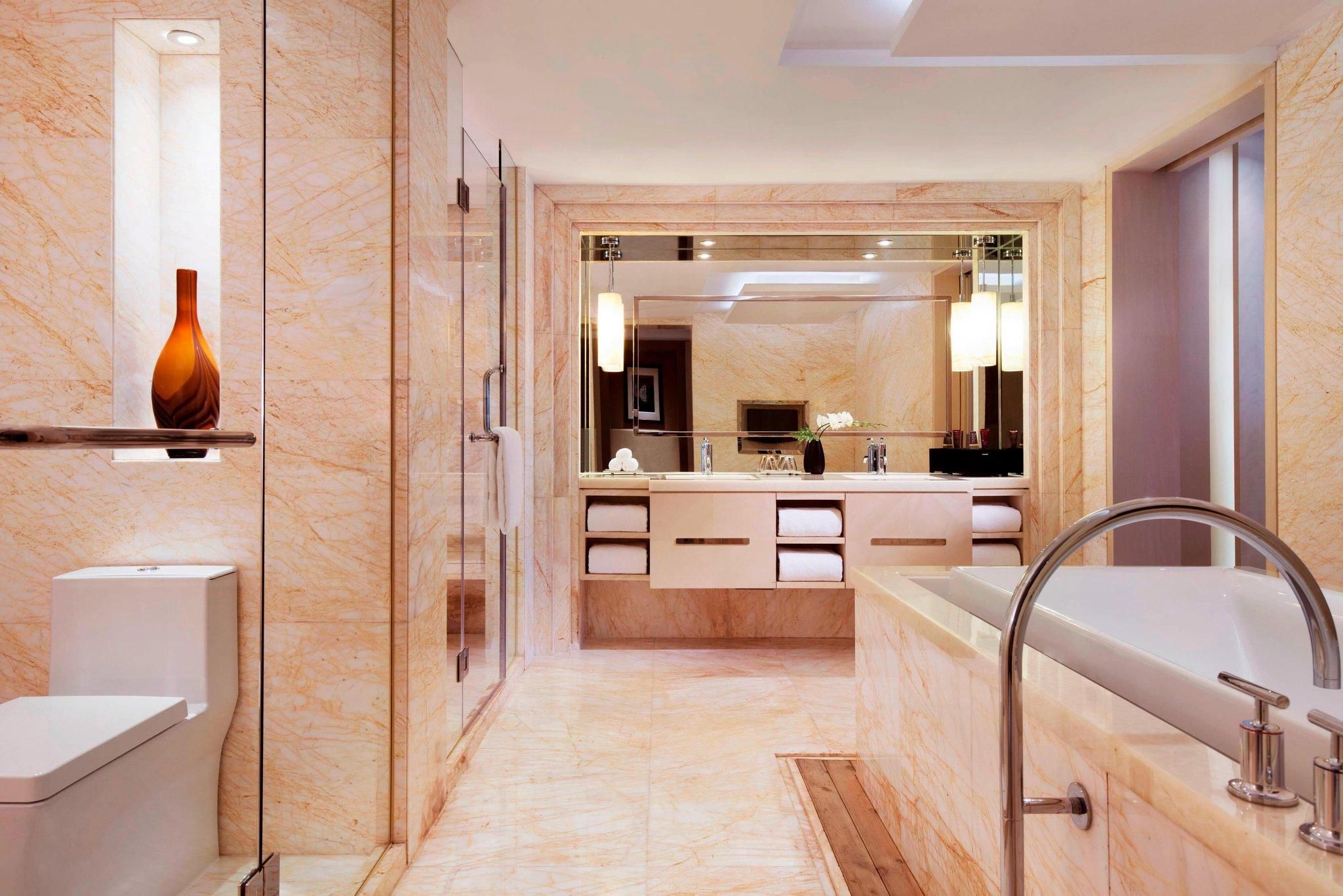 Club lounge access, 1 Bedroom Signature Suite, 1 King, High floor