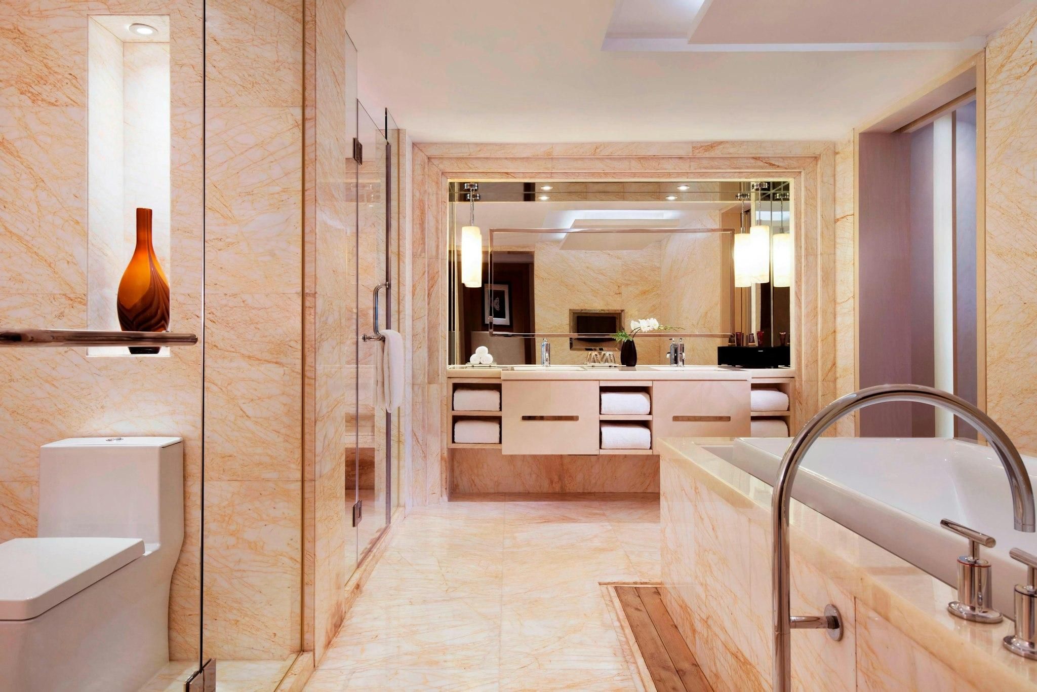 Club lounge access, 1 Bedroom Signature Suite, 1 King, High floor