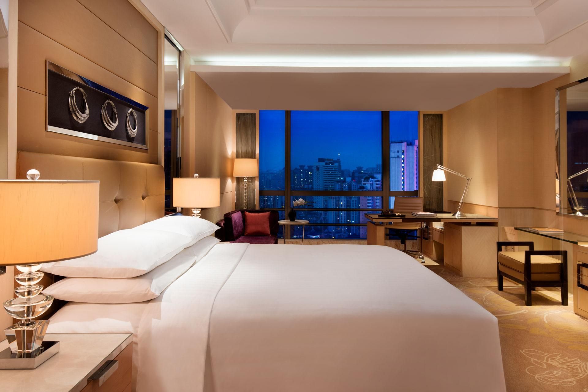 Club lounge access, 1 Bedroom Signature Suite, 1 King, High floor