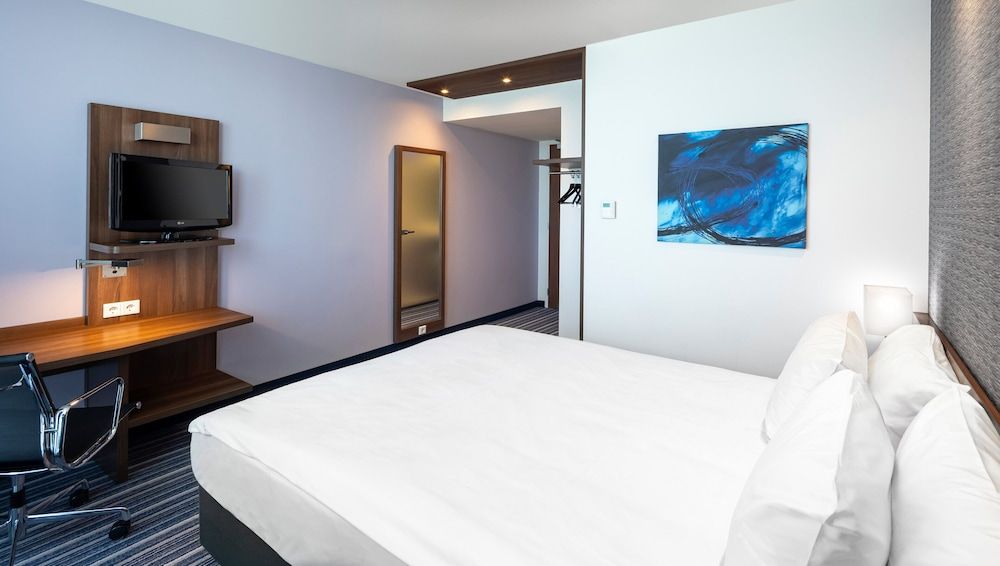 Holiday Inn Express Amsterdam - Schiphol by IHG Standard Room, 1 Double Bed (Free Breakfast) 2