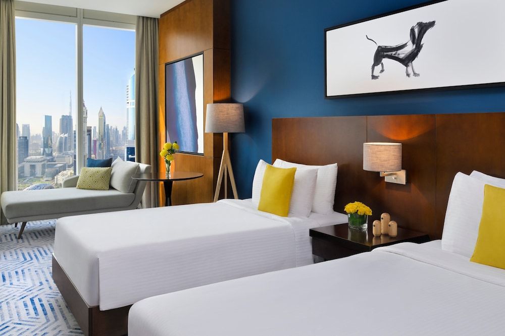 Club Room, 2 Twin Beds, City View