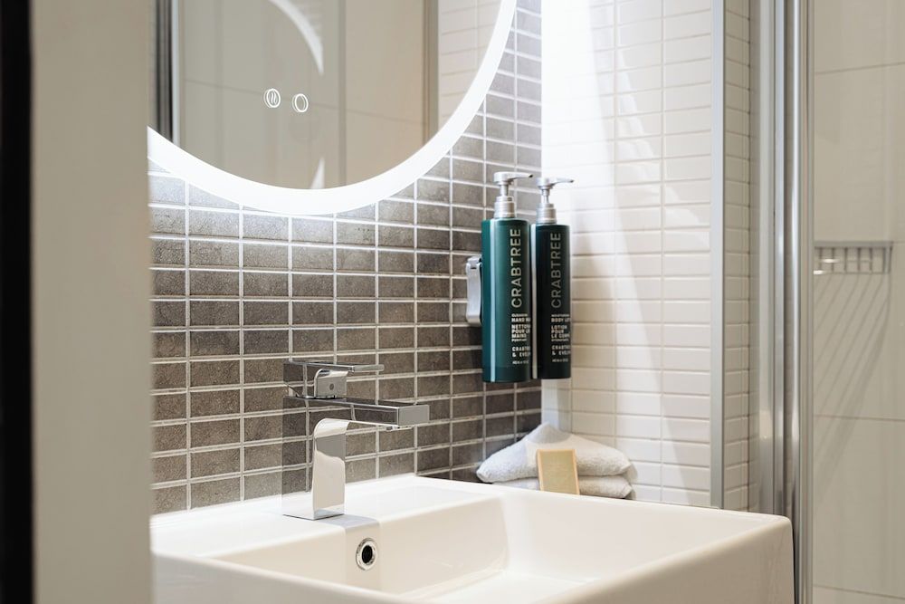 DoubleTree by Hilton Amsterdam Centraal Station Twin Guestroom 5