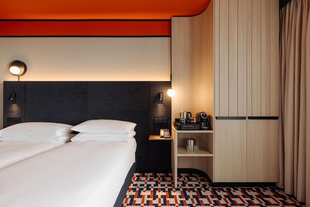 DoubleTree by Hilton Amsterdam Centraal Station Twin Guestroom 2