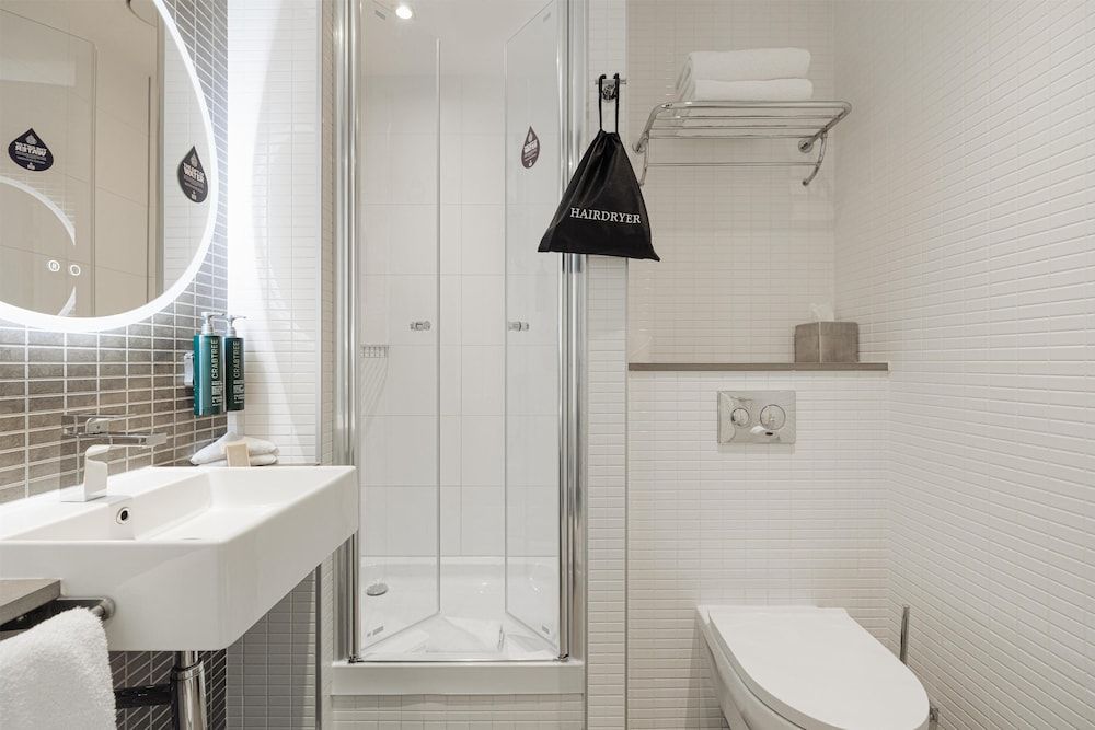 DoubleTree by Hilton Amsterdam Centraal Station Twin Guestroom 4