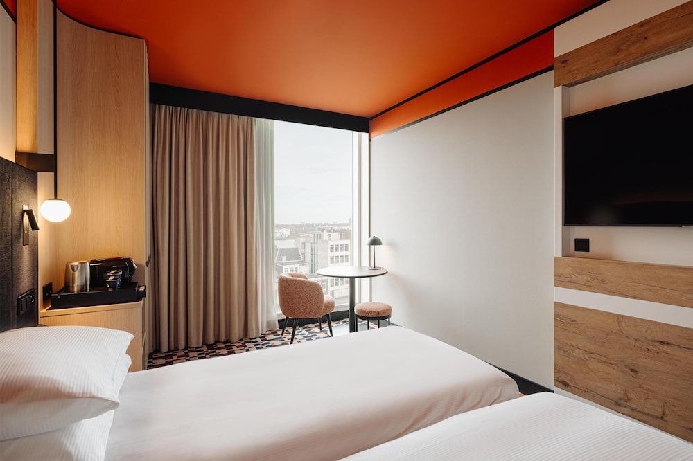 DoubleTree by Hilton Amsterdam Centraal Station Twin Guestroom