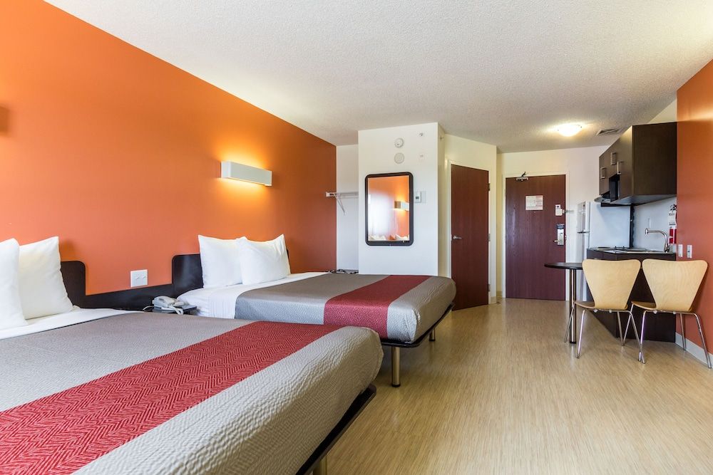 Deluxe Room, 2 Queen Beds, Non Smoking, Kitchenette