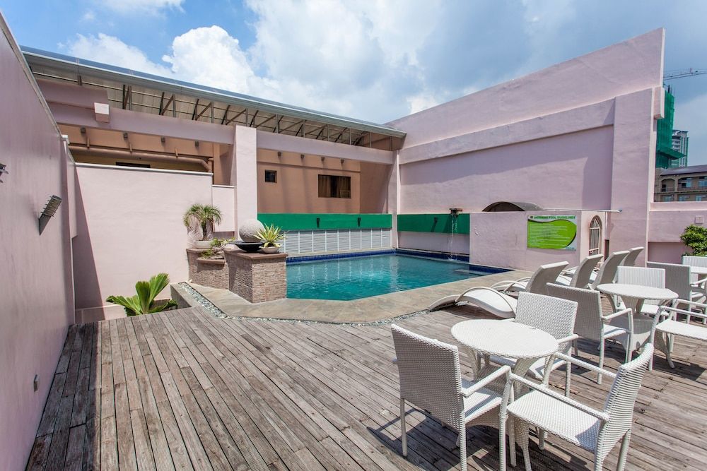 undefined Diamond Suites and Residences