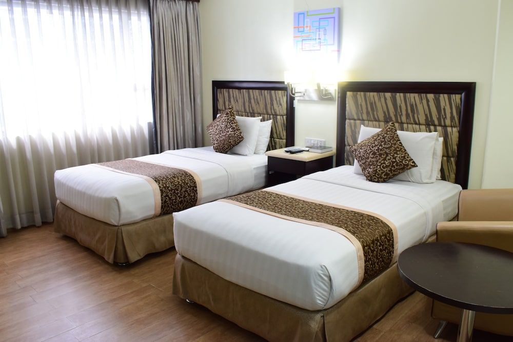 undefined Diamond Suites and Residences 7