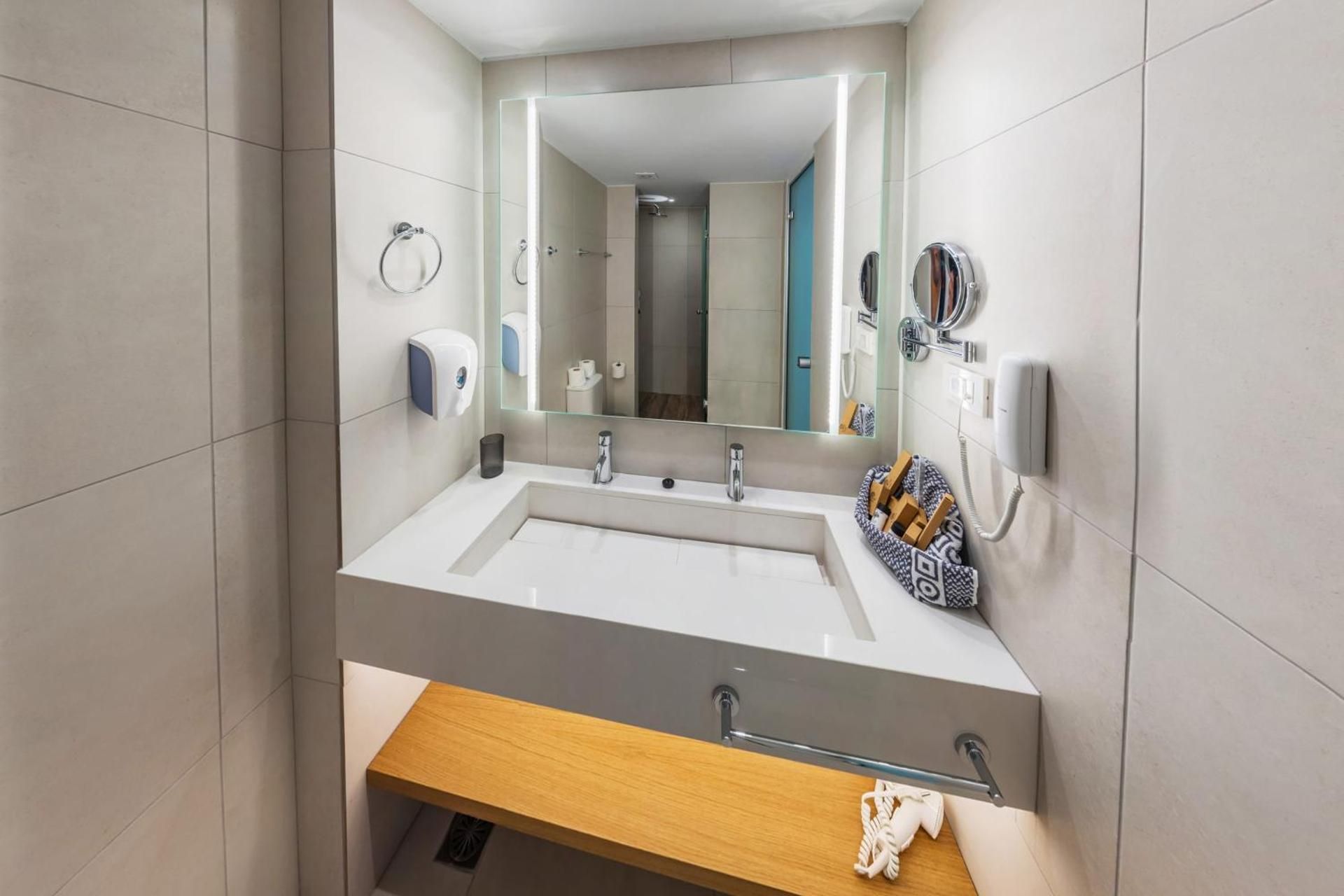 Superior Maisonette (2 Adults + 2 Children)