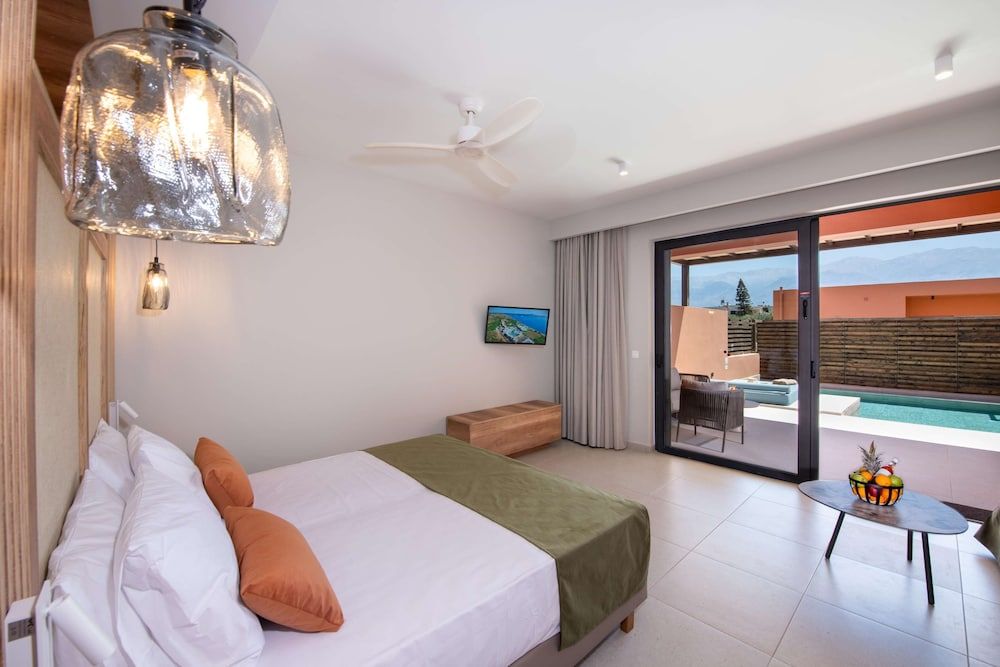 Superior Double Room with Individual Pool