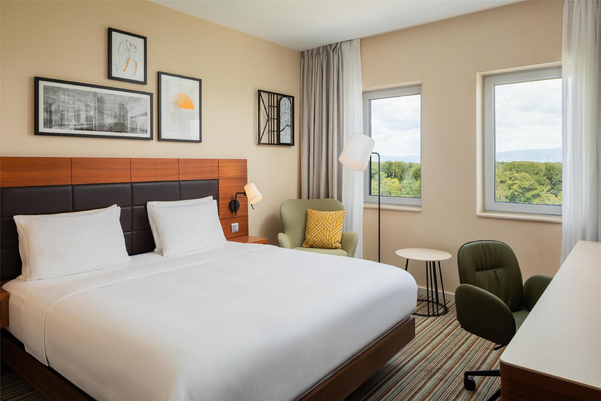 undefined Hilton Garden Inn Frankfurt Airport 10