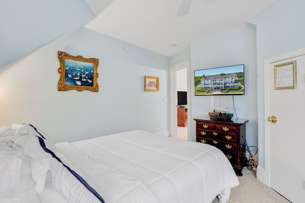 Room, Private Bathroom (Room 11 - Lakeview Suite Max 4 people)