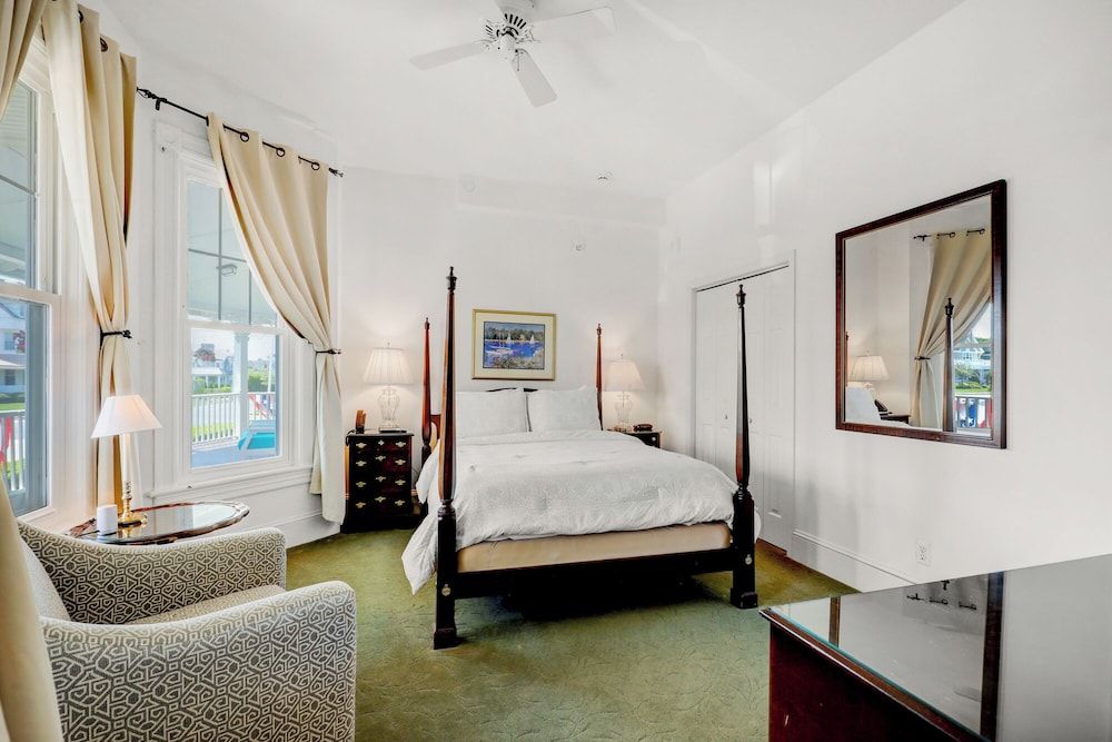 Room, Private Bathroom (Room 01 - Lakeview Suite Max 4 people)