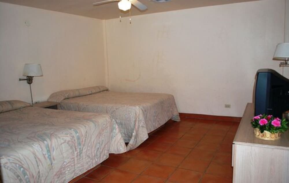 Hotel Baja Basic Room 2