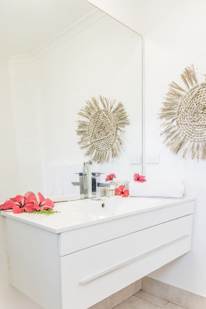 Tropicana Lagoon Apartments Delightful Waterfront Studio 8