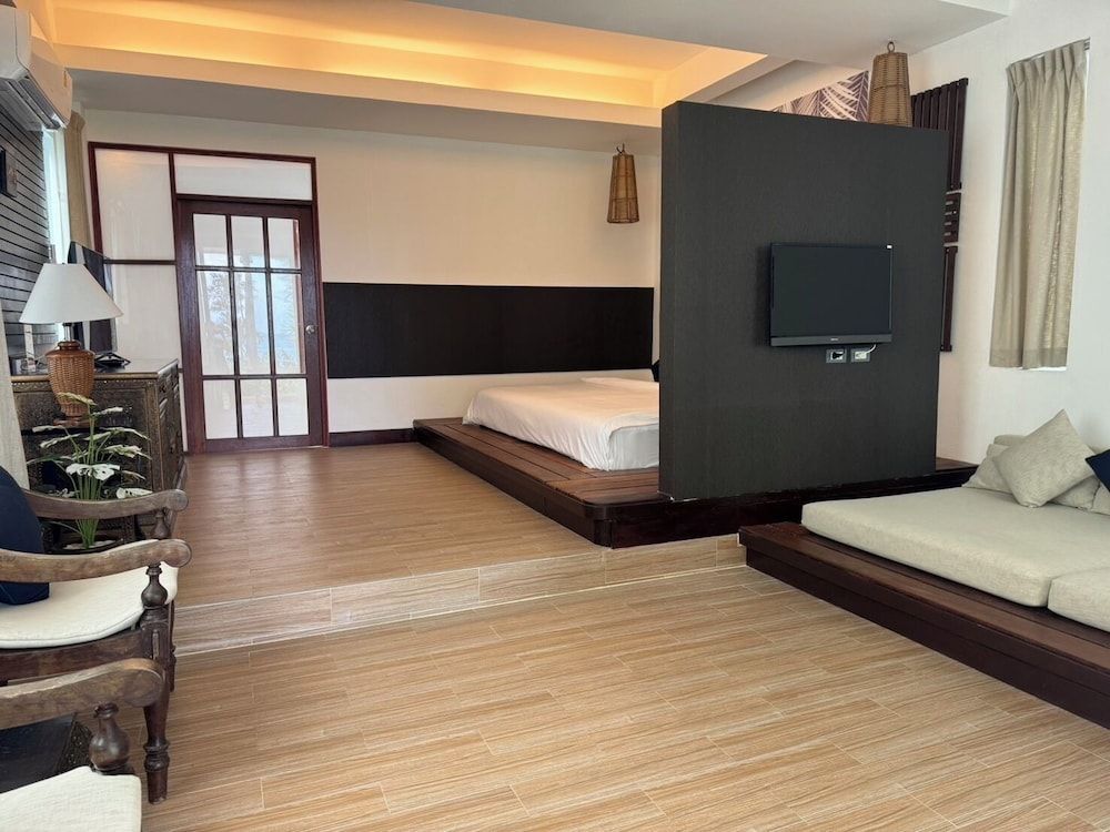 Koh Tao Montra Resort Villa, Beachside 3