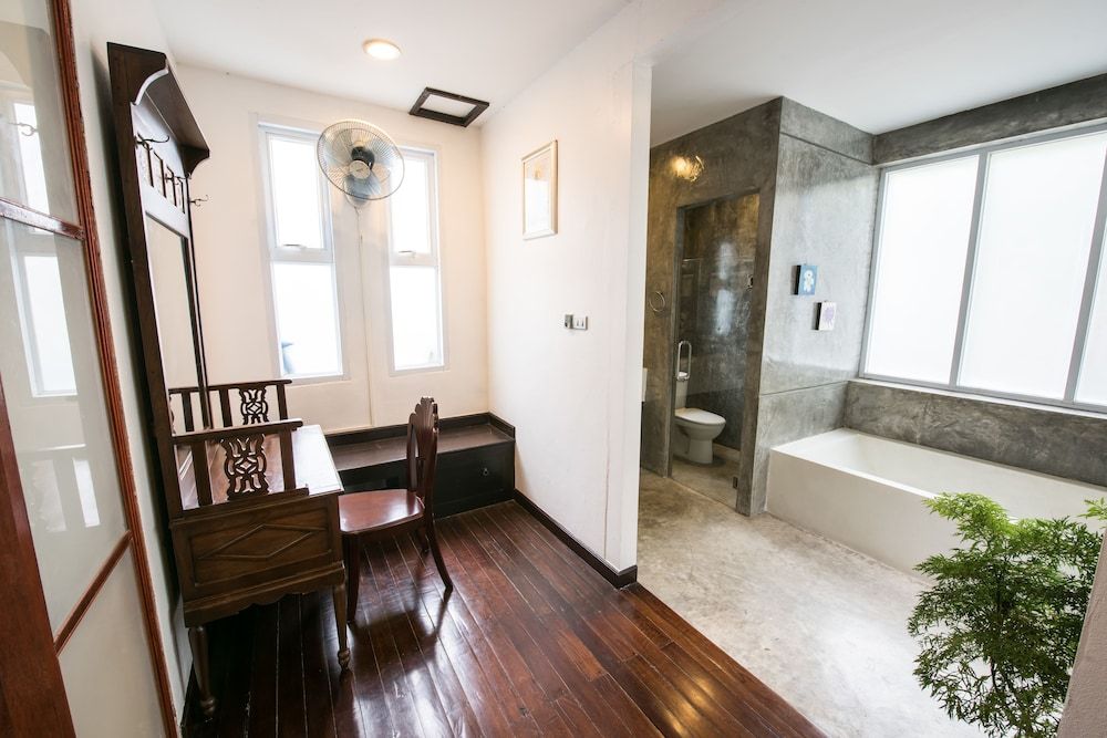 Koh Tao Montra Resort Villa, Beachside 7