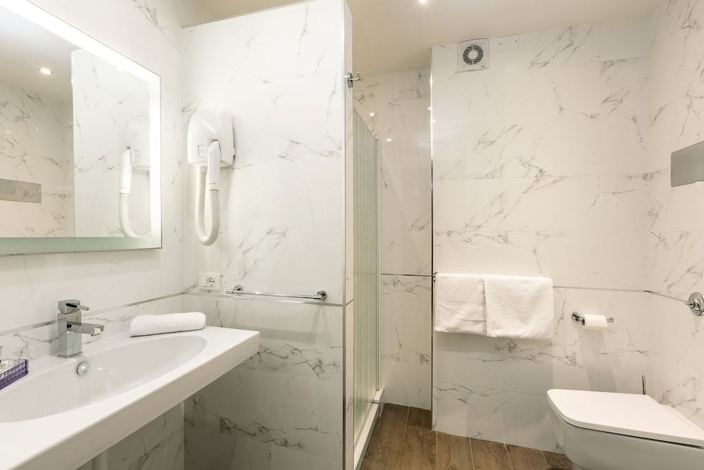 Hotel Victoria Standard Double or Twin Room 4