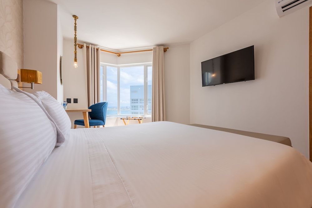 Deluxe Room, City View