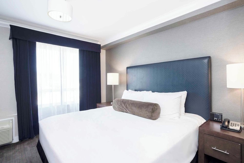Sandman Signature Prince George Hotel Family Suite, Kitchenette (1 King Bed, 2 Single Beds) 3