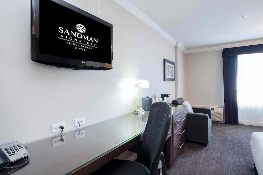 Sandman Signature Prince George Hotel Grand Room, 2 Queen Beds 6