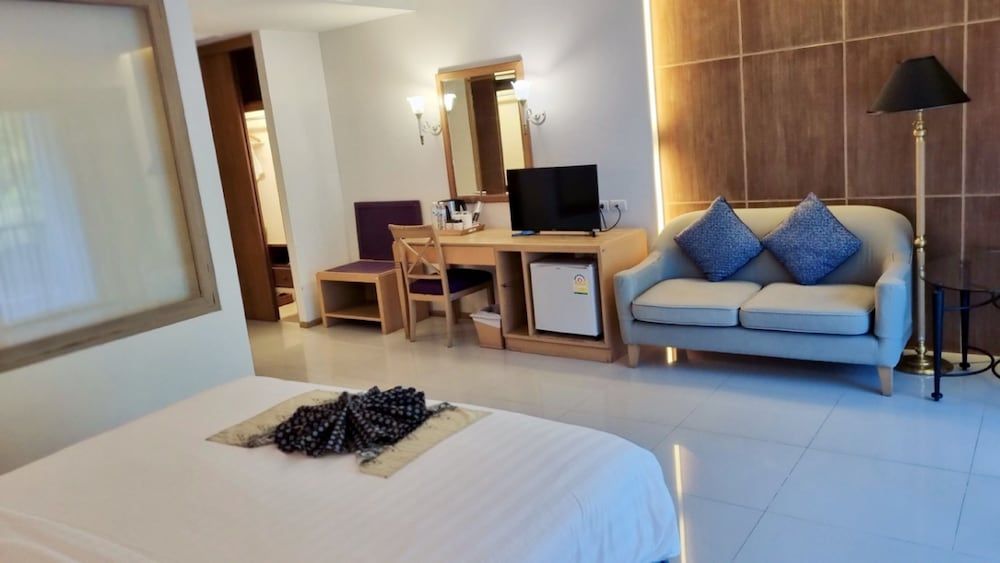 Tinidee Golf Resort Phuket Deluxe Room 4