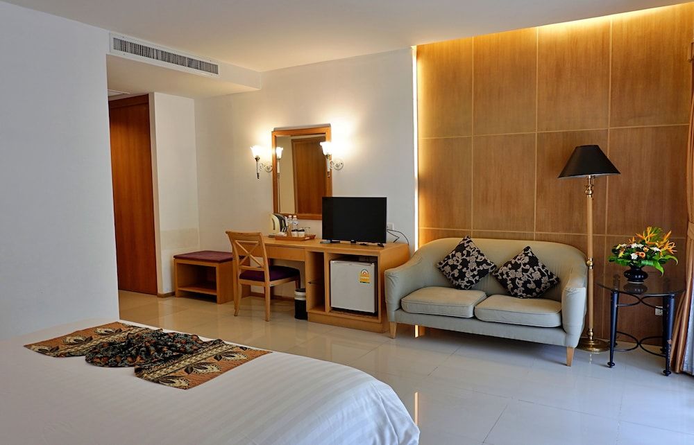 Tinidee Golf Resort Phuket Deluxe Room 3